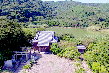 龍王神社と大入池（龍王池）